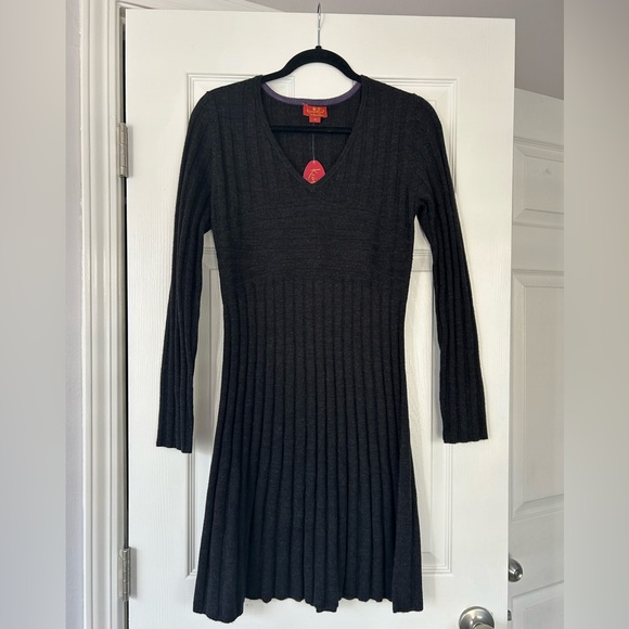 Krimson Klover Dresses & Skirts - Krimson Klover Charcoal “Curves Ahead” Knit Dress NWT